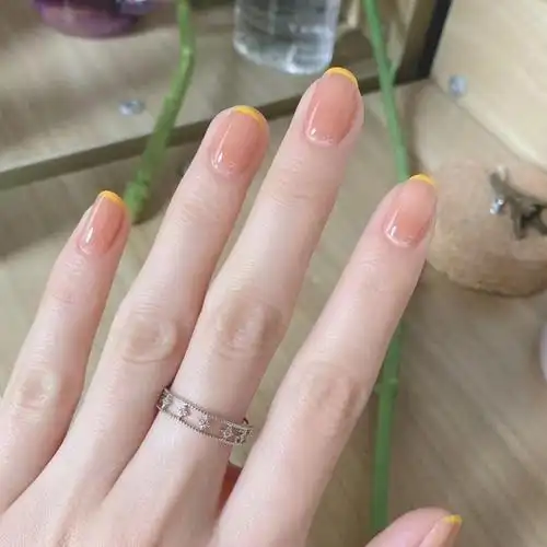 低调干净的裸色系美甲合集任何场合都非常显气质