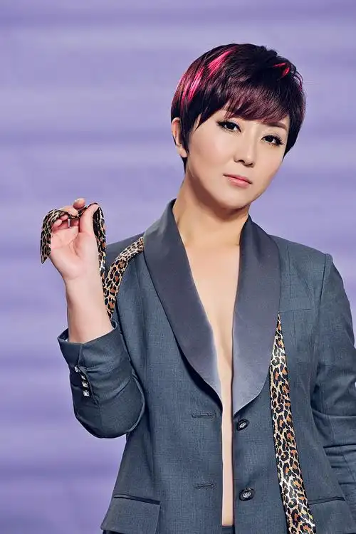 p>格格,原名蒙克其其格,8月1日出生于内蒙古自治区赤峰市克什克腾旗