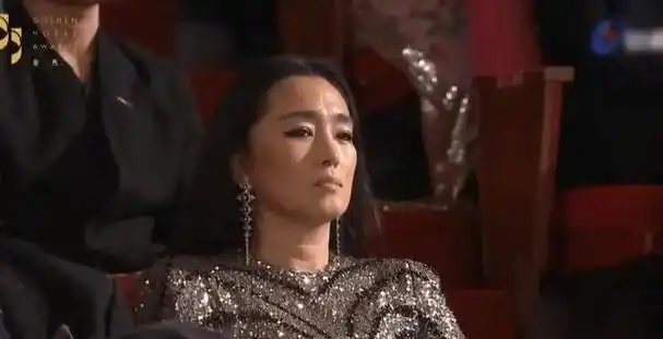 巩俐亮相马克龙国宴,细数"巩皇"人生名场面