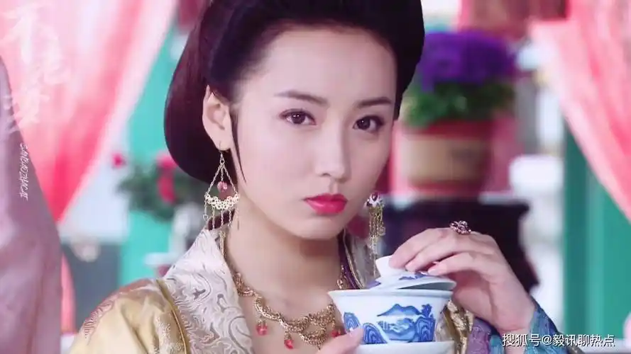 吕一也是演员出身,2004年出道,2005年通过出演古装神话剧《天外飞仙》