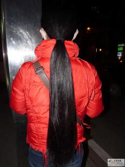 90后女孩乌黑长发接受预定戈壁落日0346