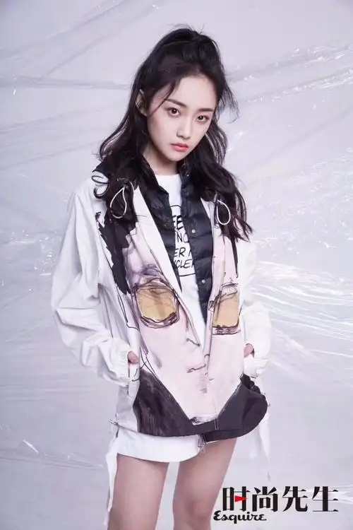 热播剧《凤囚凰》清越吴佳怡曝光写真大片,性感优雅知性复古