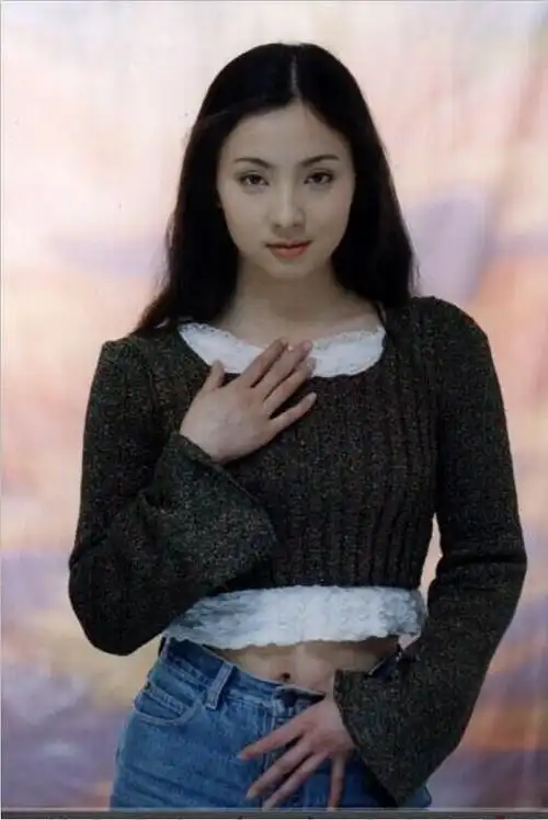 快来看看小陶虹老师年轻时的美颜!