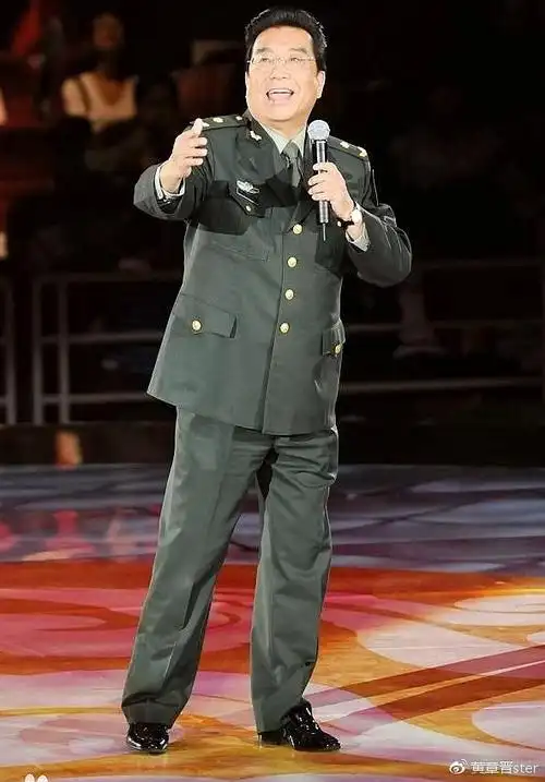 在新闻纪录片中见到李双江老师时,我还是刚上学的小学生,如今我已中年