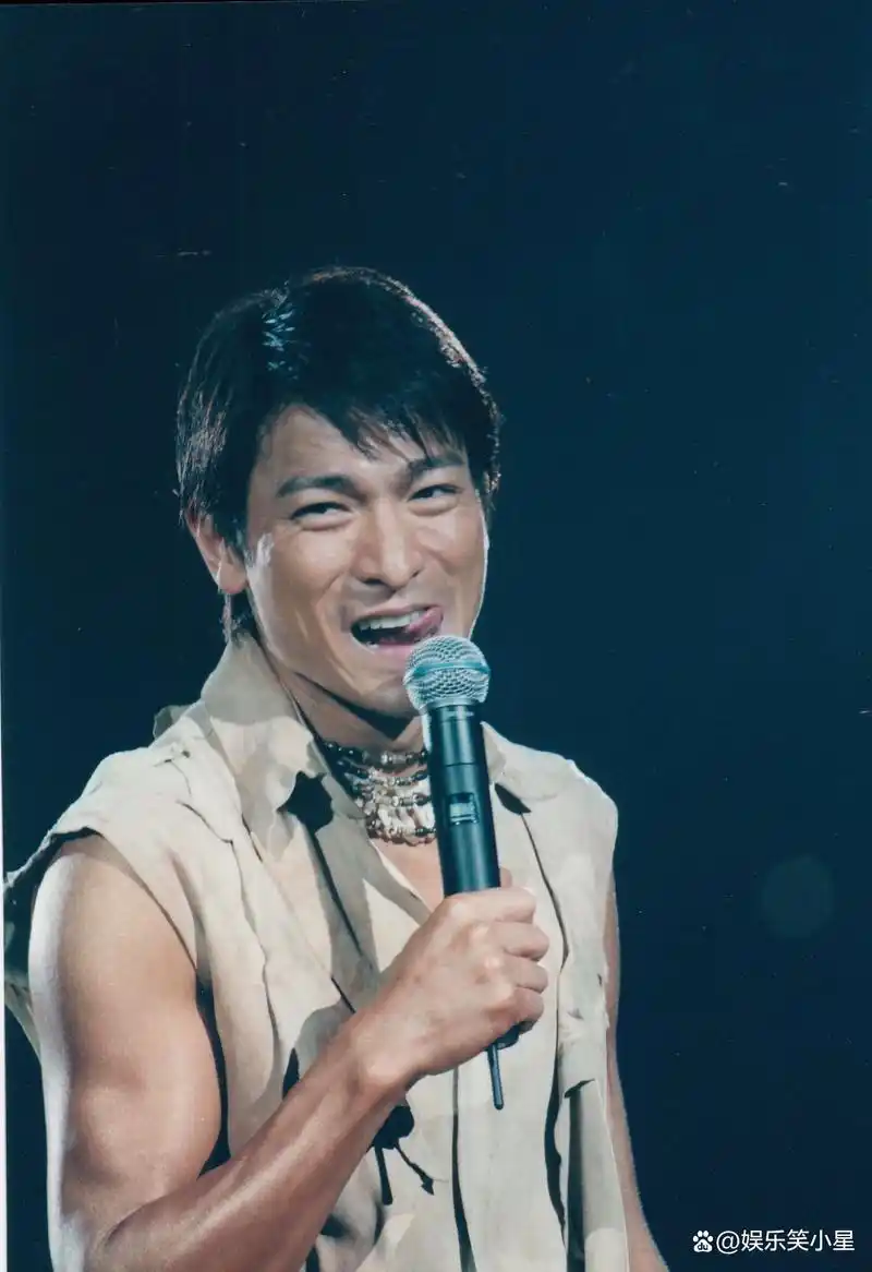 刘德华太帅了 侧脸更是帅到极致