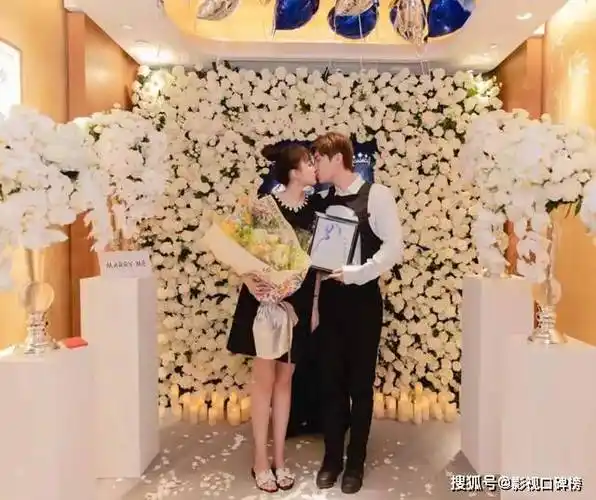 原创赵本山女儿球球晒两个月大的儿子照片坦言自己比老公更有钱