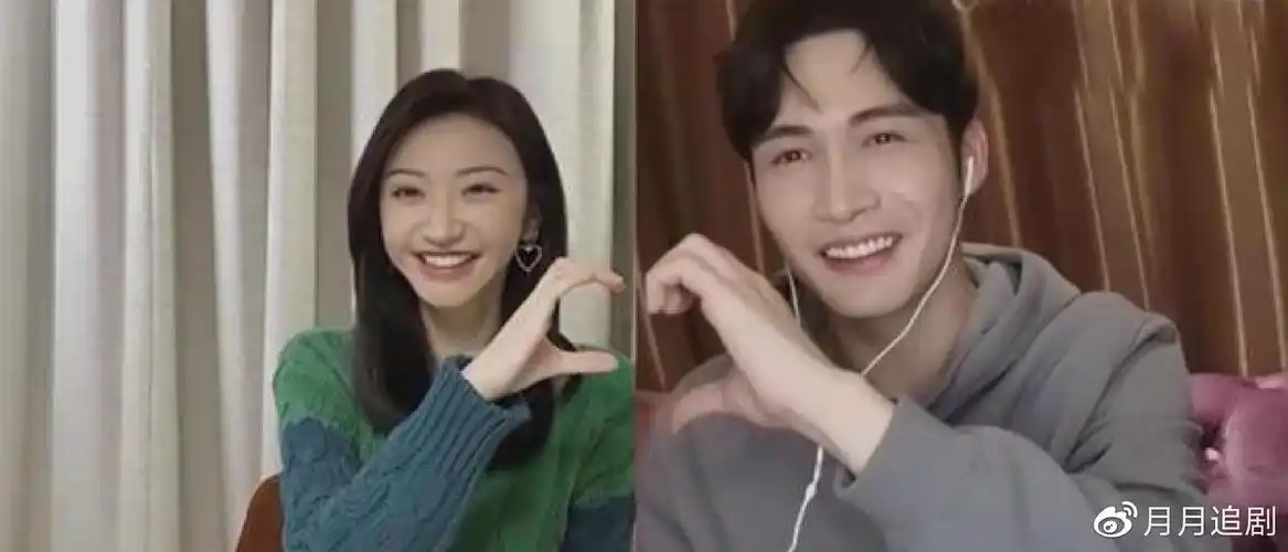 景甜张彬彬接受采访时张彬彬看景甜的眼神主持人都看不下去了