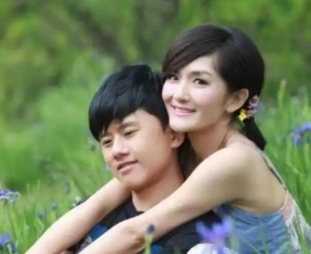 到底是谁在喜欢谢娜?多次被抵制又复出,三大靠山浮出水面