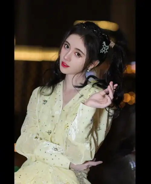 vogue爱漂亮##吸睛轻闪眼妆