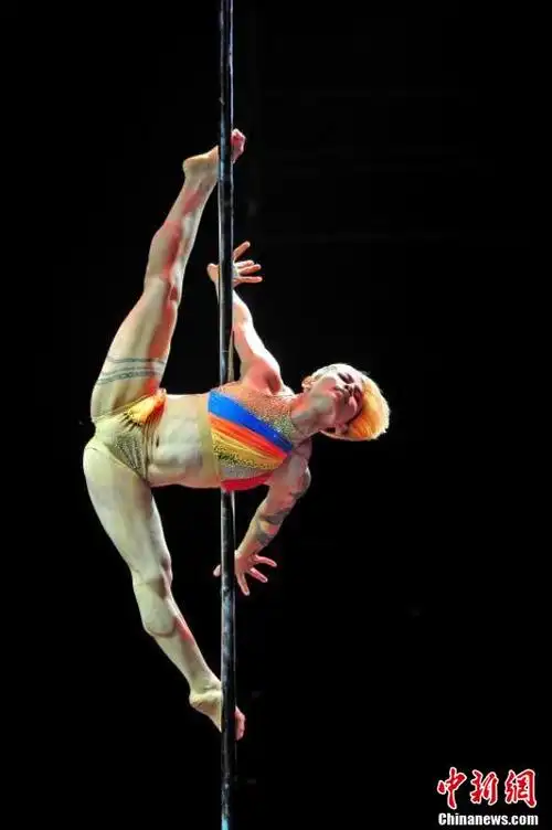 2018世界钢管舞锦标赛天津举行 中国选手柯宏获男单冠军