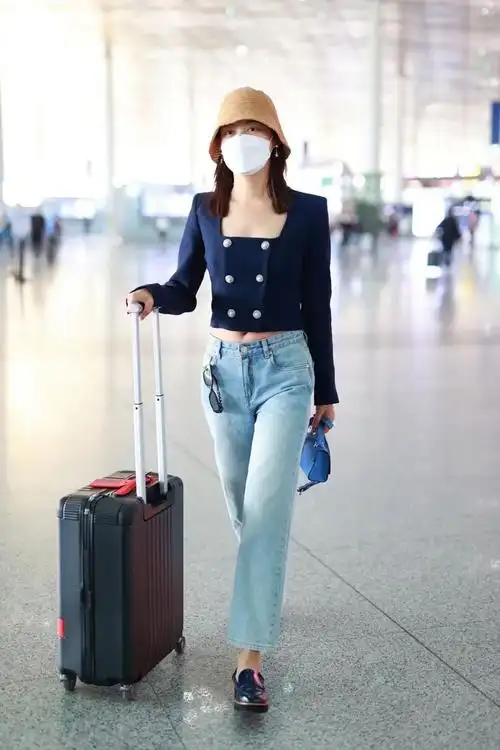 近期明星机场街拍穿搭来看看有没有你喜欢的搭配