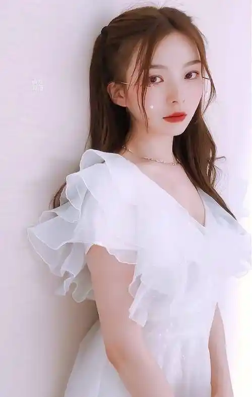 陈卓璇"璇言璇语"出圈,黑红体质成功逆袭,反超希林娜依高_张艺凡_热度