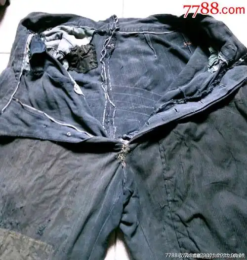 老裤子破烂褪色补丁盖补丁
