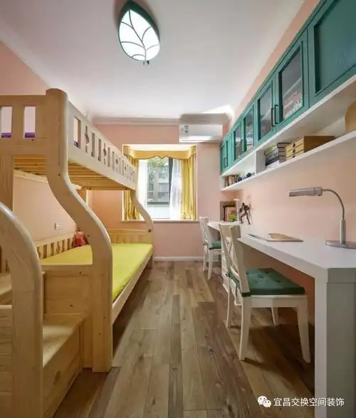 两个孩子的儿童房.