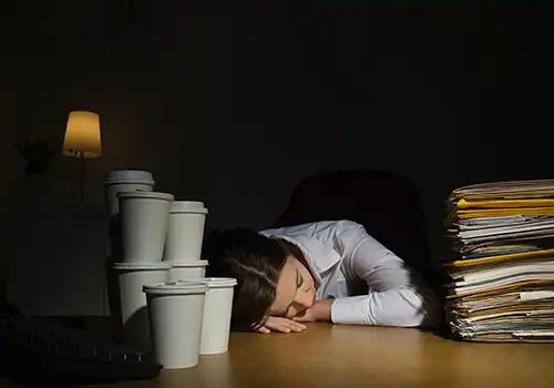 经常加班会对身体造成极大的损害,也很容易变成"黄脸婆".那么,下面