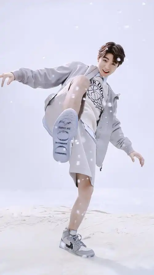 王俊凯时尚先生杂志