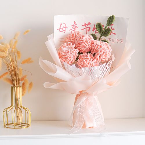 康乃馨包装花束图片(康乃馨包装花束图片高清)