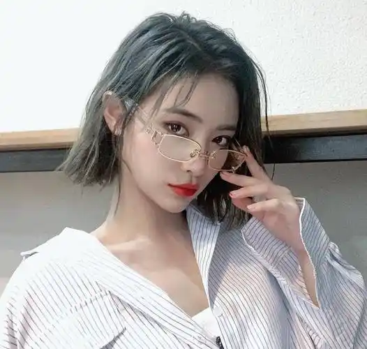 许佳琪戴萌外出被拍,路人镜头直怼下,真实身材一目了然_姐姐_小腿