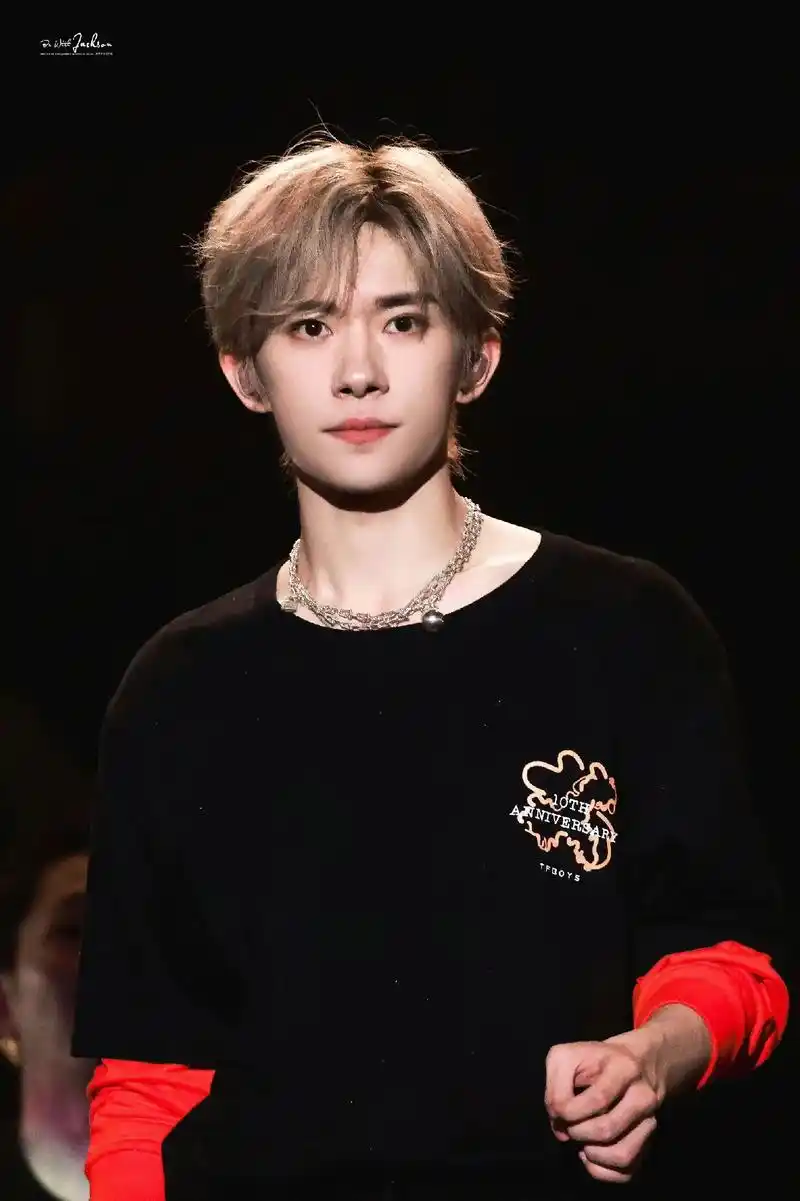 易烊千玺 #易烊千玺十周年 #tfboys十年之约 #神图壁纸 #易烊千玺