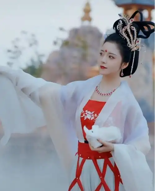 网红穿古装模仿女儿国国王网友让你模仿没有让你超越