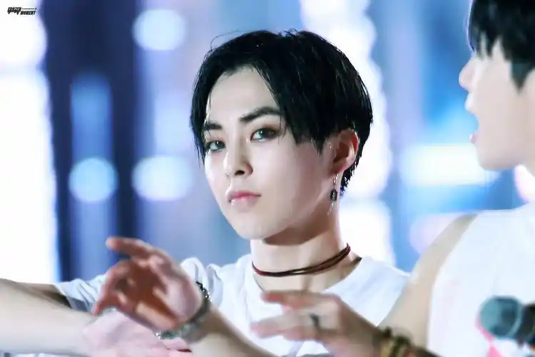 金珉锡手机壁纸