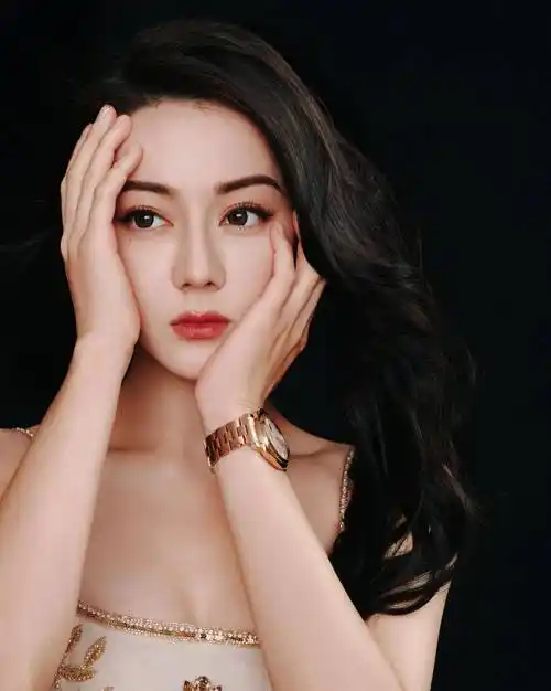 迪丽热巴时尚魅力无限!变身瞬间秒杀你的女神!_风格_发型_形象