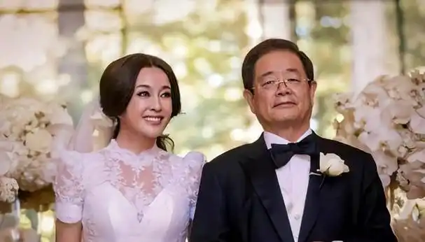 刘晓庆:婚内劈腿姜文,被丈夫逼着上吊,现如今68岁活得随心所欲