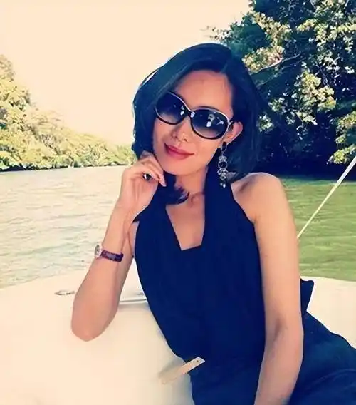 6个孩子3个妈,如今每年生活费近五百万,65岁汤镇业何时能退休?