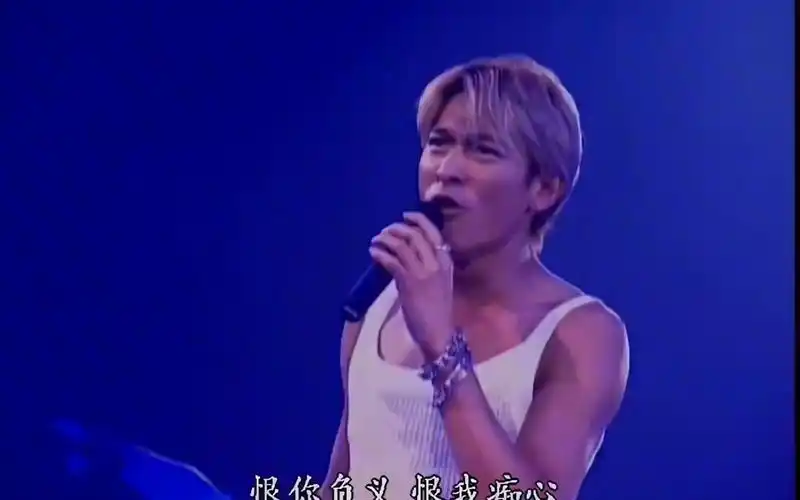 最经典的片段来了嗨翻全场,神级现场#经典 #刘德华#演唱会#音乐现场