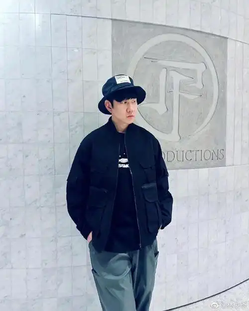 林俊杰春日随拍