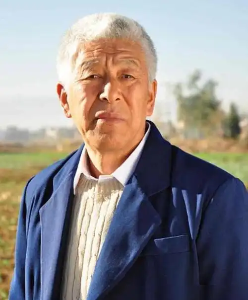 76岁老戏骨张洪杰晚年被儿女瓜分积蓄一家10口全靠他养