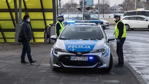 波兰累计超过15万名警察感染新冠病毒