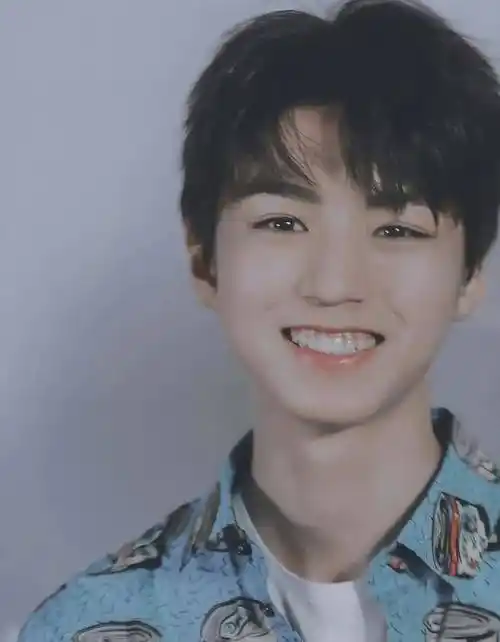 笑容治愈的瞬间:肖战任嘉伦太温暖,看到成毅赏心悦目_感觉_王俊凯