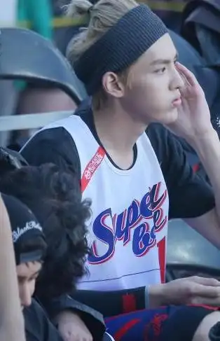 图吴亦凡初中篮球照片打篮球姿势疑似流川枫归来