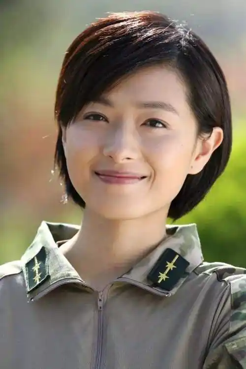 4,您好,女明星年龄排名最小的是刘些宁刘些宁是一位中国内地的女演员