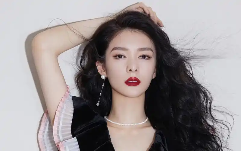 傅菁慵懒港风造型高清桌面壁纸