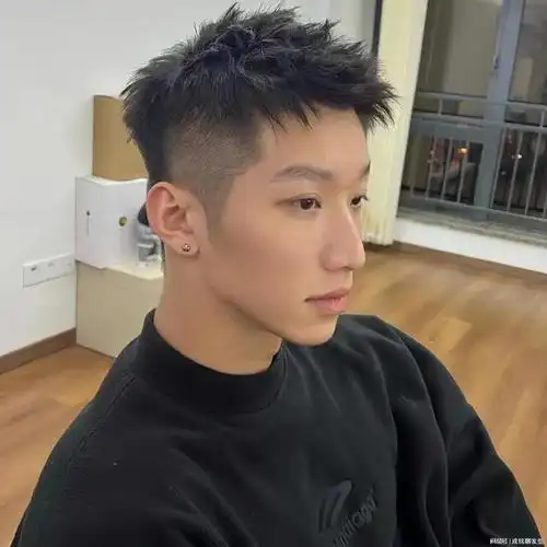 头顶稀疏男生的福音烫发新招轻松打造浓密感