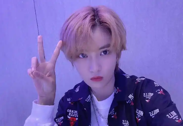 林凡最新生活自拍照图片,分享一组林凡图片给大家,图中的明星图片壁纸