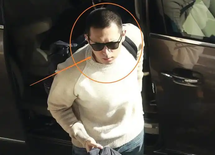 原创都说剪寸头是考验男明星颜值李现以寸头造型现身让人怀疑双眼