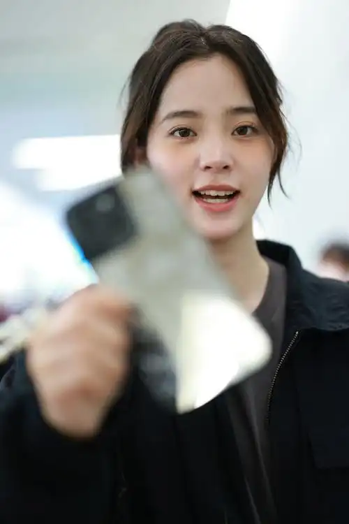 留学十年的欧阳娜娜洗白签证已到期