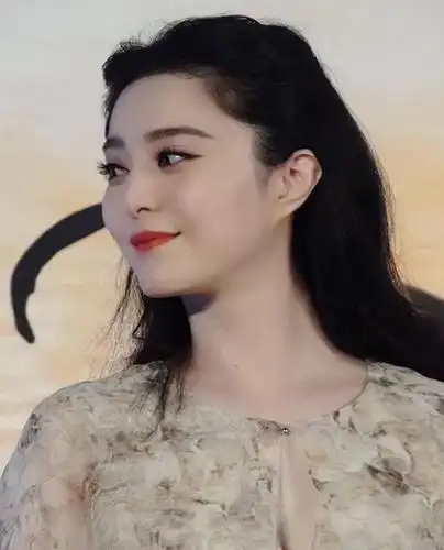 范冰冰果然是直男的心头肉,看这组照片就懂了,不愧是人间富贵花