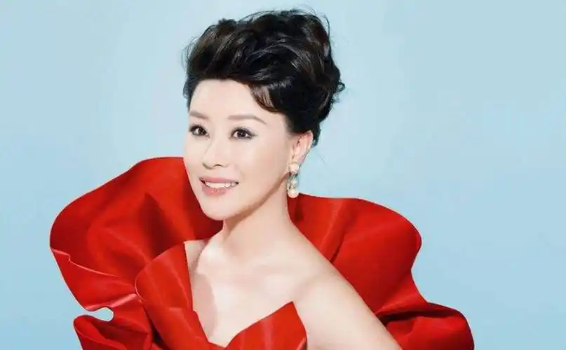 民歌天后祖海:曾恋上大37岁上司,44岁不婚不育,近照不敢认_首歌