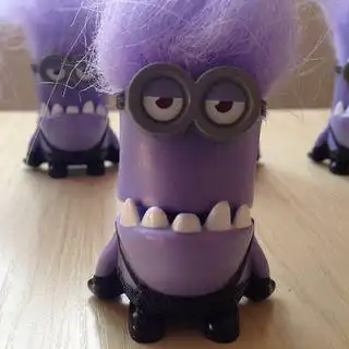 【英国限量正版】2013麦当劳mc 卑鄙的我 小紫人 紫毛怪 全新包邮的