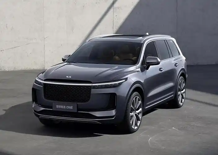 具体来看,李想在文中透露到,自家理想one车型最初就研发了phev版本,还