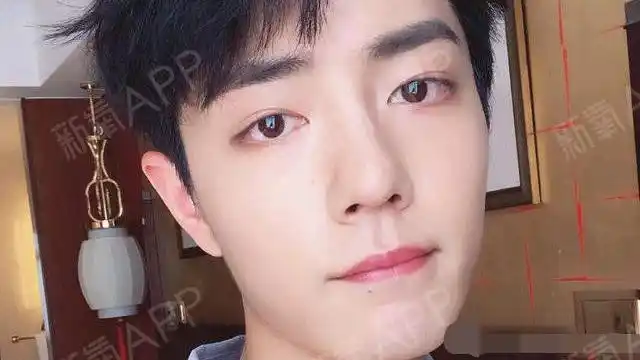 有粉丝小朋友想让我解析一下肖战的双眼皮.