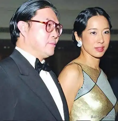 尽管罗康瑞一直保持与朱玲玲的友好交往,但是木已成舟,这一对有情人也