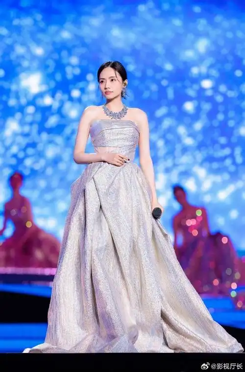 刘惜君在繁星中唱歌