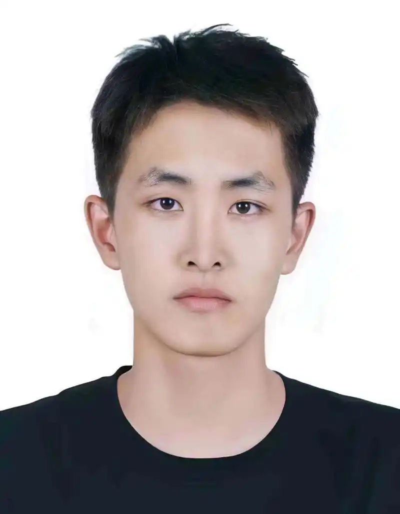 附上p图方法:先用任意一个app让证件照换底,再下载你我当年app可以