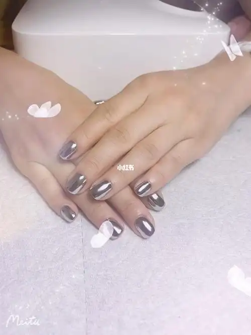 银色镜面美甲
