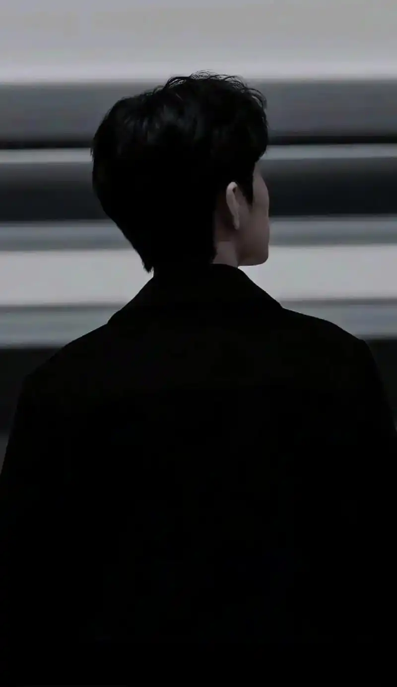 好爱这个背影啊!#肖战 - 抖音